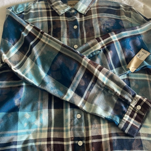 Plaid button up shirt with “Alice“ patch on back. Brand new/tag still atrached! - Picture 6 of 7